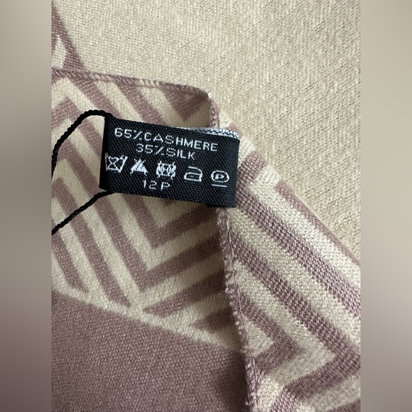 NWT🔥✨ CHANEL Stole/Scarf/Shawl made with cashmere & silk🤩 14S A52187X26009 - Picture 11 of 15